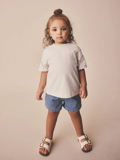 |Girl| Camiseta De Manga Curta Em Tom Cru e Branco Com Detalhes Em Ric Rac (3 meses a 7 anos)