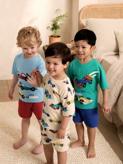 |Boy| Conjunto De 3 Pijamas Curtos Com Estampa De Carro De Corrida Nas Cores Azul, Verde, vermelho e bege (9 meses a 10 anos)