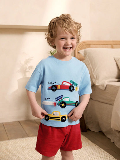 |Boy| Conjunto De 3 Pijamas Curtos Com Estampa De Carro De Corrida Nas Cores Azul, Verde, vermelho e bege (9 meses a 10 anos)