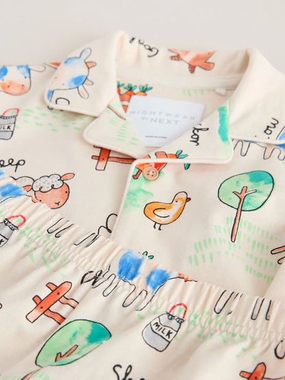 |Boy| Pijama Curto Com Estampa De Fazenda Em Tons De Bege/Amarelo/Azul/Verde Com Um Botão Frontal (9 meses-