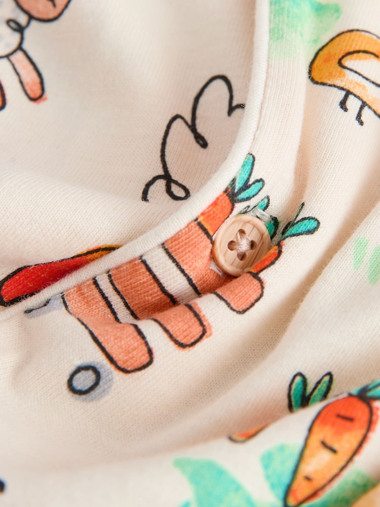 |Boy| Pijama Curto Com Estampa De Fazenda Em Tons De Bege/Amarelo/Azul/Verde Com Um Botão Frontal (9 meses-