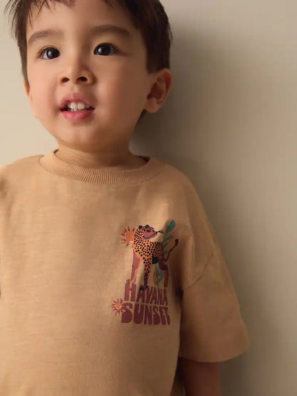 |Boy| Camiseta De Manga Curta Com Estampa De Oncinha Em Tons De Bege e Estampa Havana Sunset nas costas (3 meses a 7 anos)