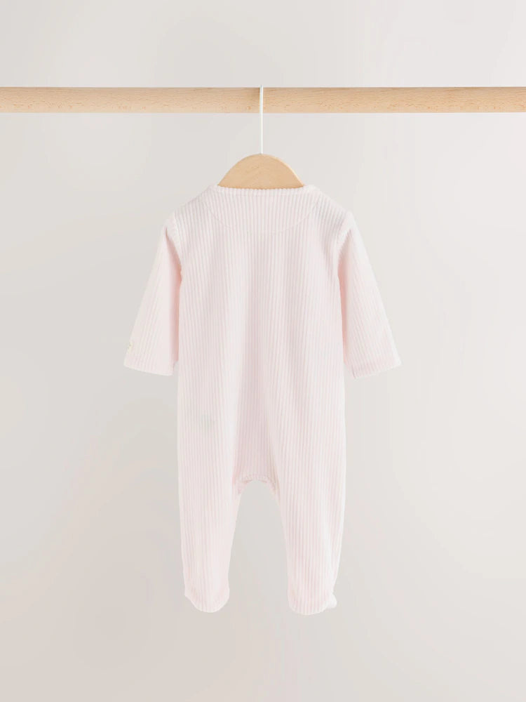 |BabyGirl| Kit Com 2 Macacões De Bebê Em Veludo Com Coração Rosa e Zíper Bidirecional