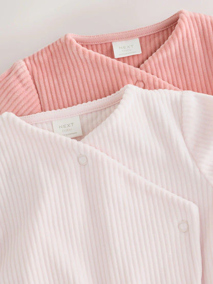 |BabyGirl| Kit Com 2 Macacões De Bebê Em Veludo Com Coração Rosa e Zíper Bidirecional