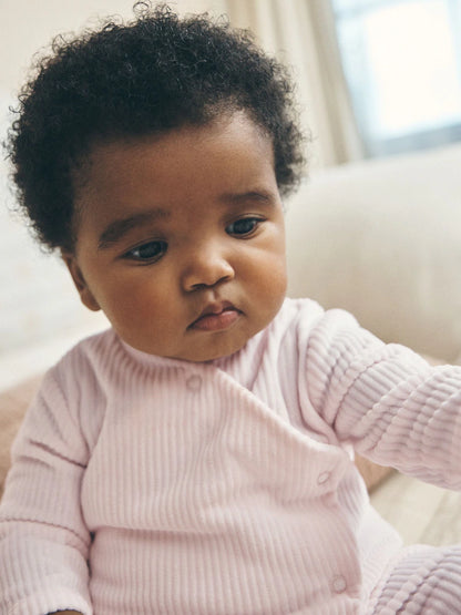 |BabyGirl| Kit Com 2 Macacões De Bebê Em Veludo Com Coração Rosa e Zíper Bidirecional