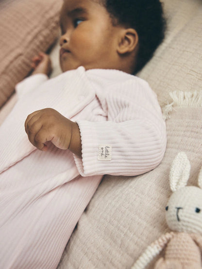 |BabyGirl| Kit Com 2 Macacões De Bebê Em Veludo Com Coração Rosa e Zíper Bidirecional