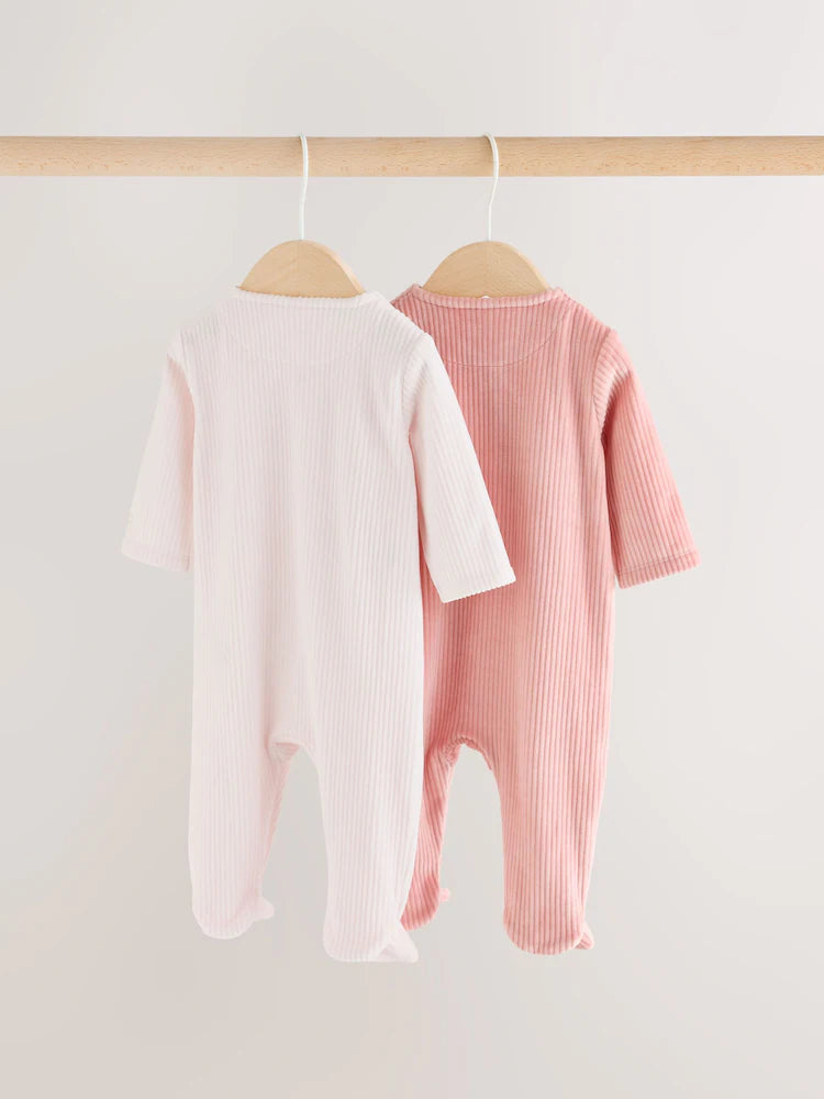 |BabyGirl| Kit Com 2 Macacões De Bebê Em Veludo Com Coração Rosa e Zíper Bidirecional