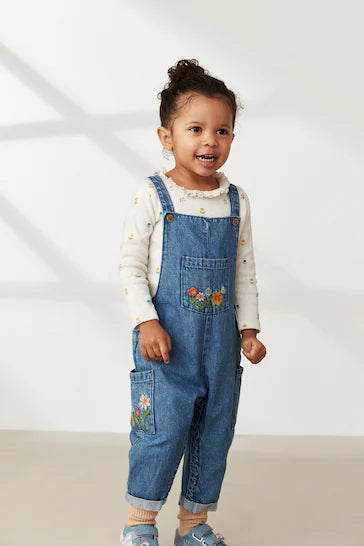 |Girl| Macacão Jeans Com Bordado Floral (3 meses a 7 anos)