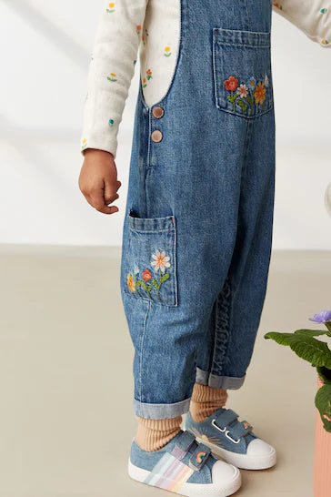 |Girl| Macacão Jeans Com Bordado Floral (3 meses a 7 anos)