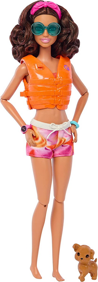 Barbie Boneca com prancha de surfe e cachorrinho de estimação, boneca de praia Barbie morena articulável com acessórios temáticos como toalha e aparelho de som, HPL69