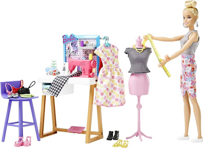 Barbie  Boneca de designer de moda (30,40 cm) e estúdio, design para mais de 25 anos e acessórios de moda, escrivaninha de design, cadeira, máquina de costura, amostras de tecido, manequim e mais, a partir de 3 anos - HDY90