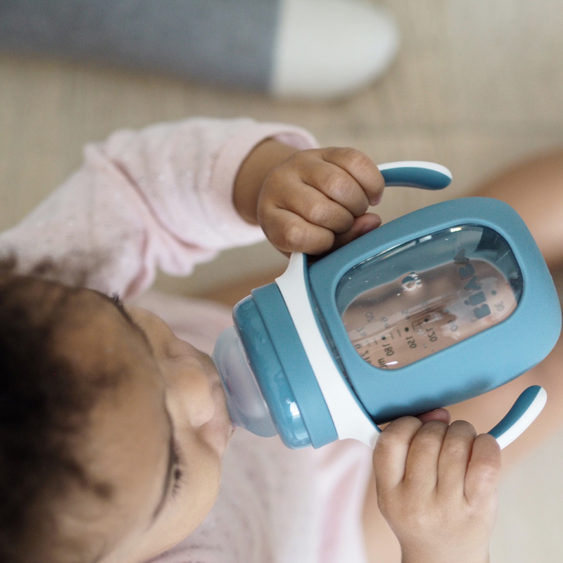 Béaba Garrafa de aprendizado de vidro 2 em 1 com tampa de silicone azul 210 ml