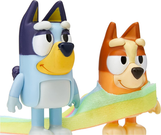 Juego de 2 figuras coleccionables oficiales de Bluey Queens con Bluey y Bingo con capa de reina arcoíris y accesorios de corona