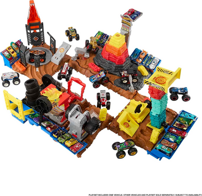 Hot Wheels Monster Trucks Arena Smashers Playset de desafio de colisão de incêndio com 5 alarmes com caminhão de brinquedo de 5 alarmes e 1 carro esmagável, HNB90