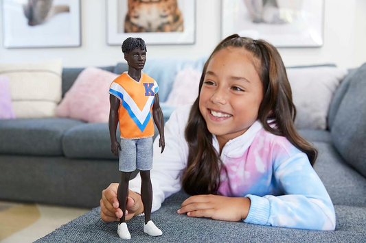 Muñeca Barbie, Juguetes para Niños, Barbie Fashionistas, Cabello Trenzado Negro y Camisa Deportiva Naranja, Ropa y Accesorios, Regalos para Niños, HJT08