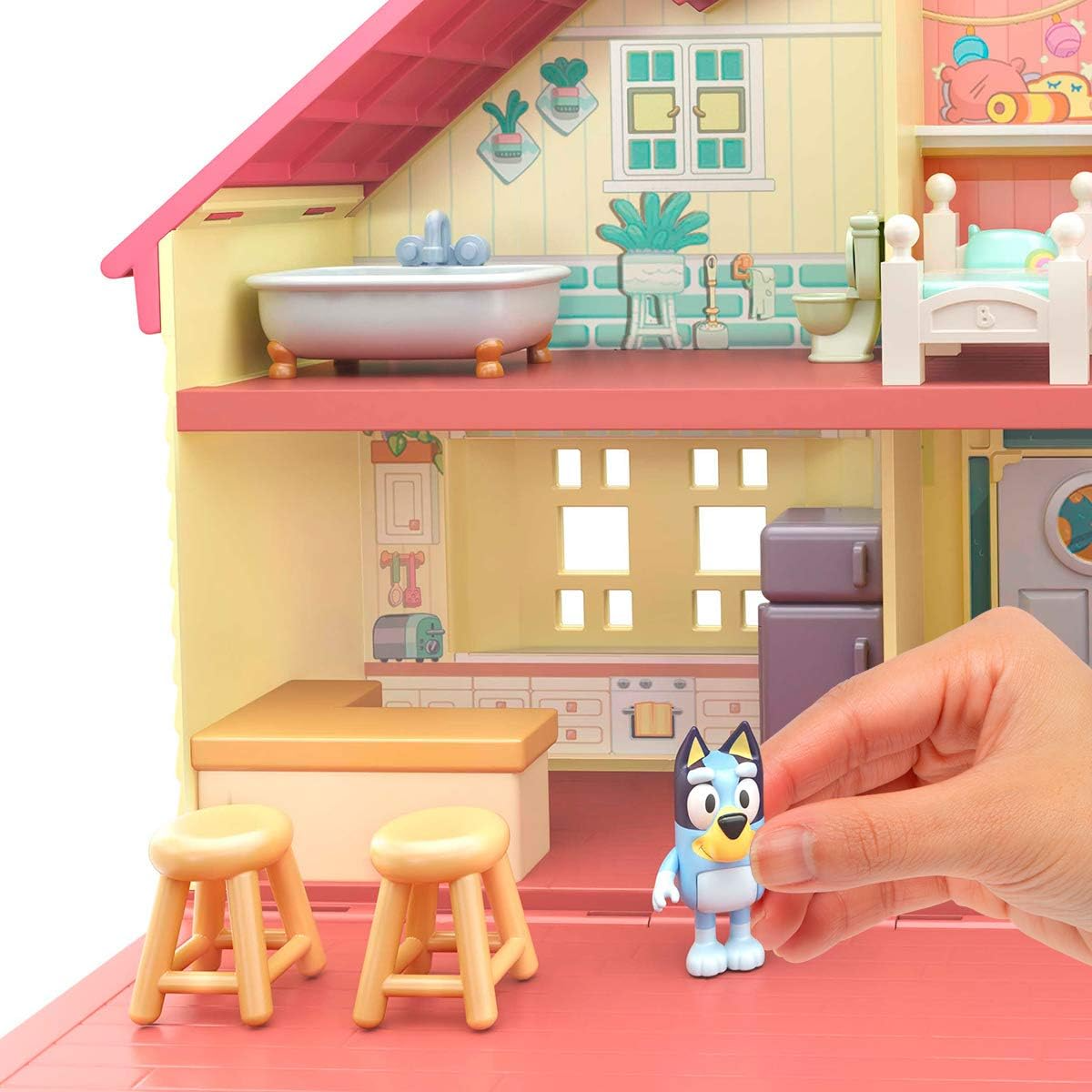 Bluey Conjunto de jogos para casa da família Heeler: 1 boneco de ação colecionável oficial, grande conjunto de brinquedos para teatro, 4 quartos, acessórios para móveis e pátio suspenso