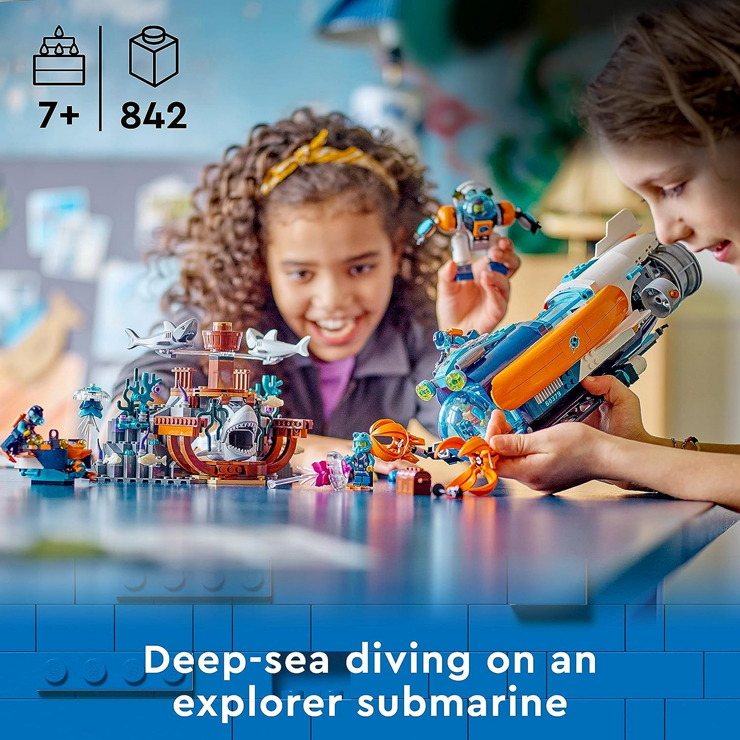 LEGO 60379 City Submarino Explorador de las Profundidades, Juguete Subacuático del Océano con Dron, Figuras de Tiburones, Minifiguras de Naufragio y Buzo, Regalo de Cumpleaños para Niños, Niños y Niñas a Partir de 7 Años
