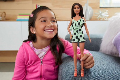Barbie  Boneca, brinquedos e presentes infantis, morena com macacão de bolinhas, Barbie fashionistas, roupas e acessórios