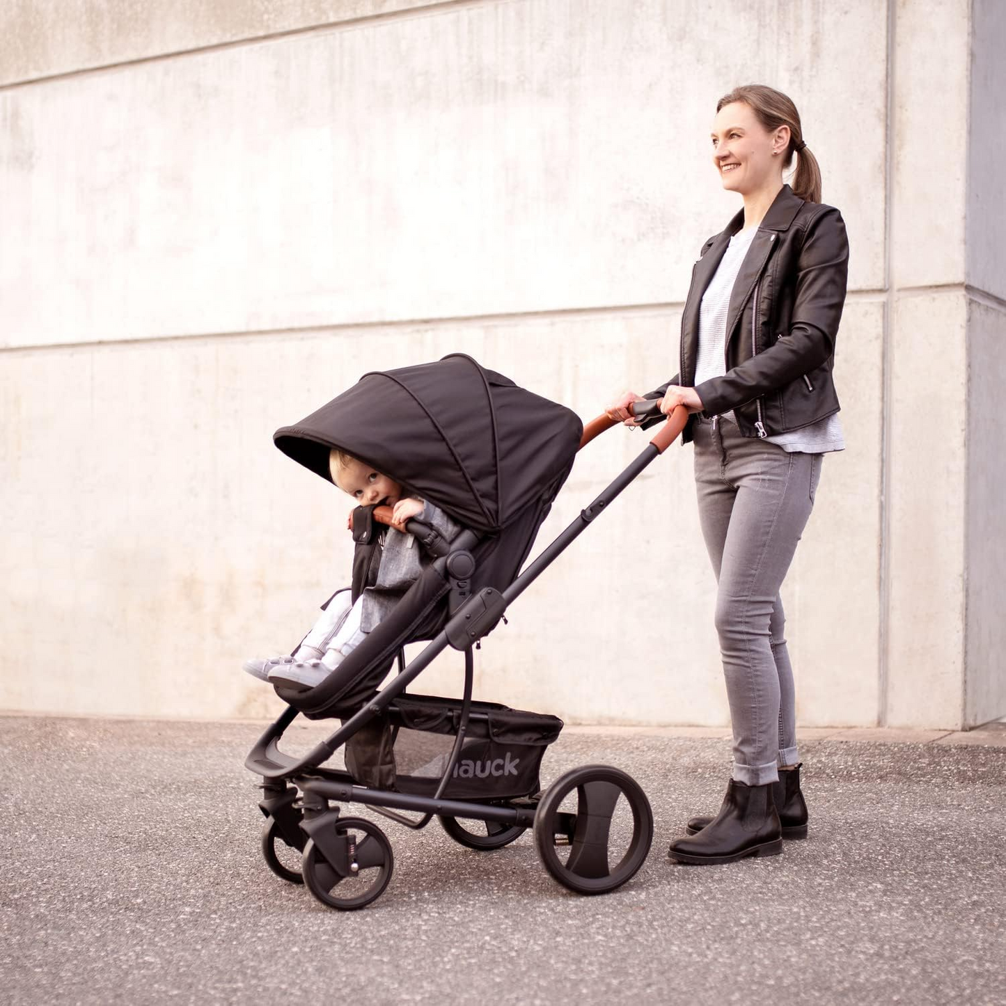 Hauck  Carrinho de passeio com sistema Pacific Shop N Drive, carga máxima de 25 kg, carrinho de bebê conversível em assento reversível, assento de carro infantil, proteção para os pés. Altura ajustável, leve, rodas grandes (pretas)