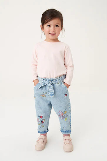 |Girl| Jeans Despojados Bordados Joaninha Azul Médio (3 meses a 7 anos)