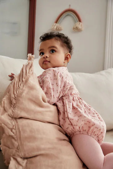|BabyGirl| Macacão Baby Bloomer com meia-calça – Rosa Ditsy Floral (0 meses a 3 anos)