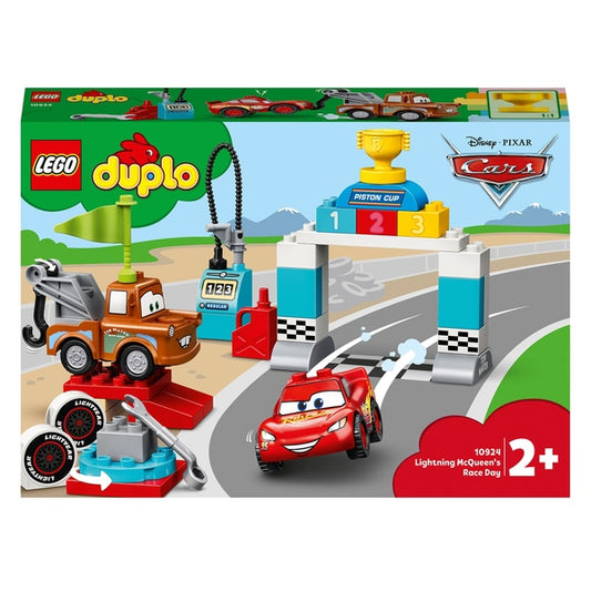 LEGO 10924 Conjunto de jogos do dia da corrida de Cars Lightning McQueen