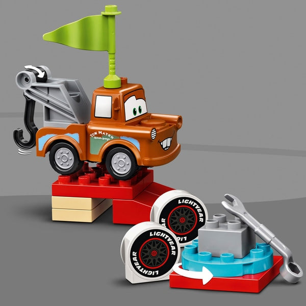 LEGO 10924 Conjunto de jogos do dia da corrida de Cars Lightning McQueen