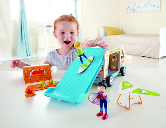 Hape Adventure Van E3407 - Minivan de muñecas completa con accesorios