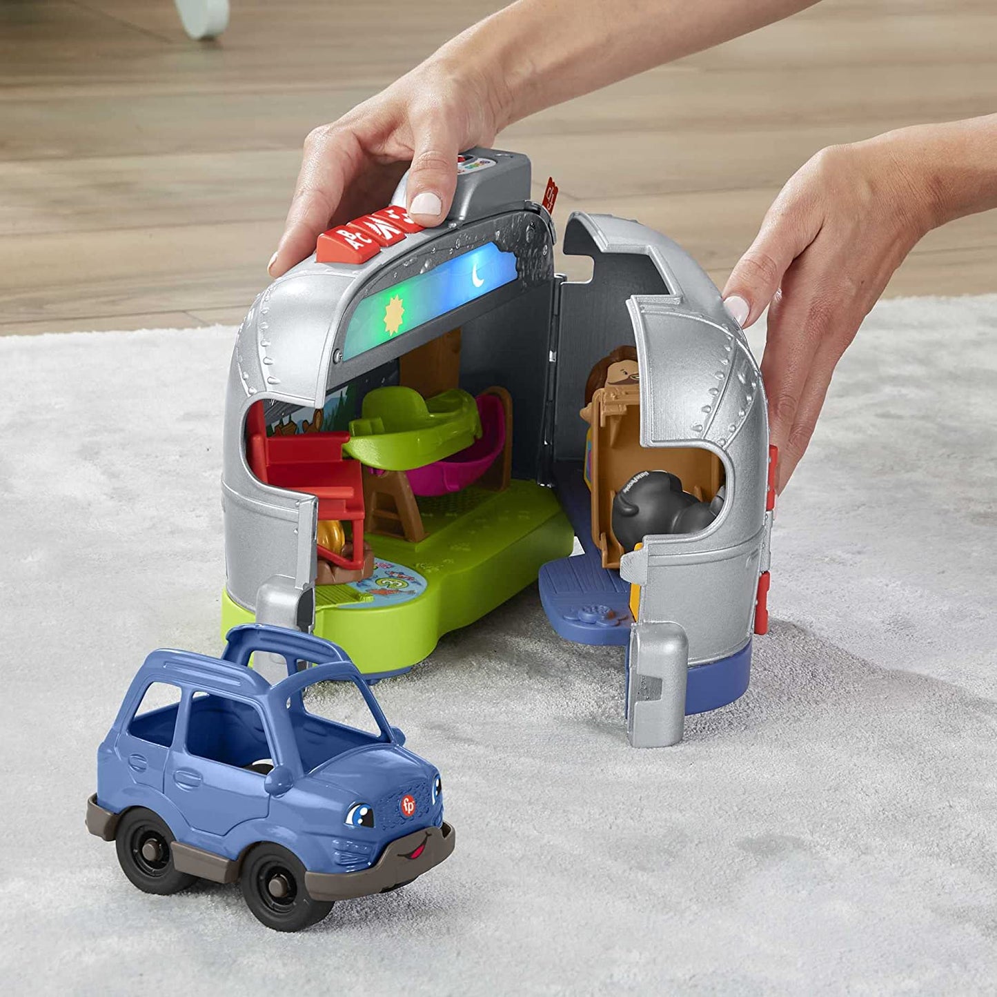 Fisher-Price - Little People Campista Veículo 2 em 1 com Luzes e Músicas