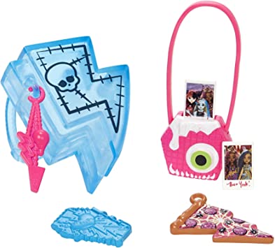 Monster High Doll , Frankie Stein com Acessórios e Animal de Estimação, Boneca Fashion Posável com Cabelo Mechas Azul e Preto, HHK53