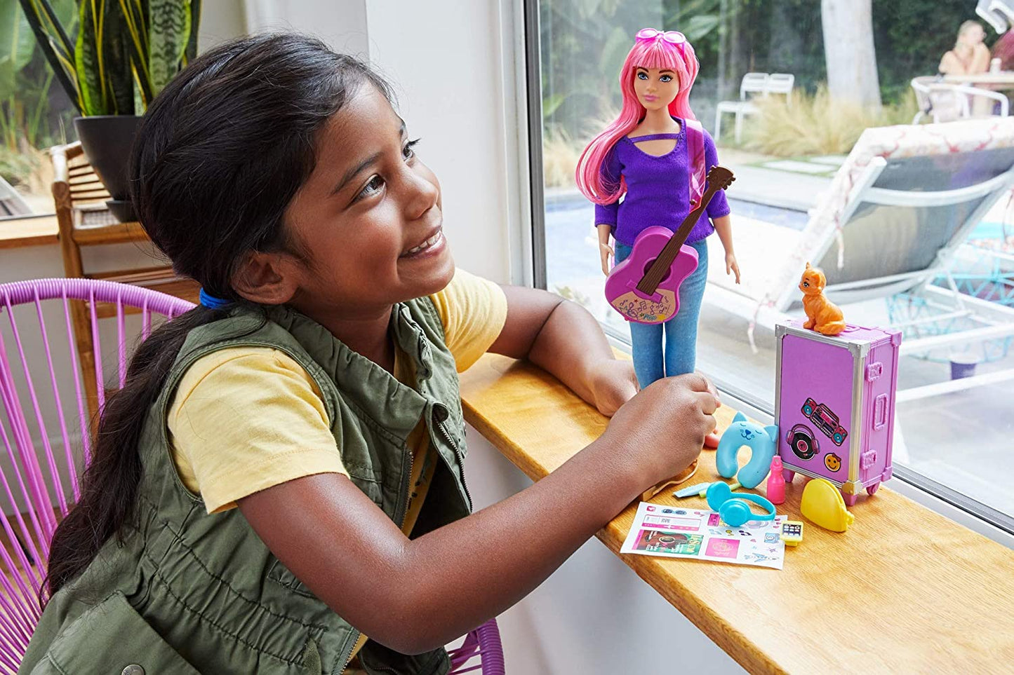 Barbie Dream House Doll Daisy e Kit de Viagem