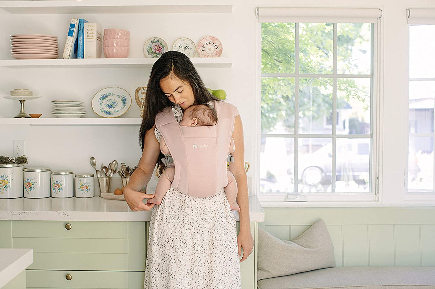 Ergobaby Mochila Porta Bebé Recién Nacido Embrace Extra Suave y Ergonómica - Rosa 