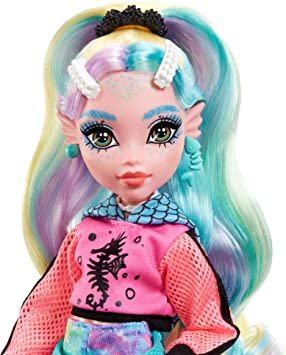 Monster High Doll, Lagoona Azul com Acessórios e Pet Piranha, Boneca Moda Posável com Mechas Coloridas, HHK55