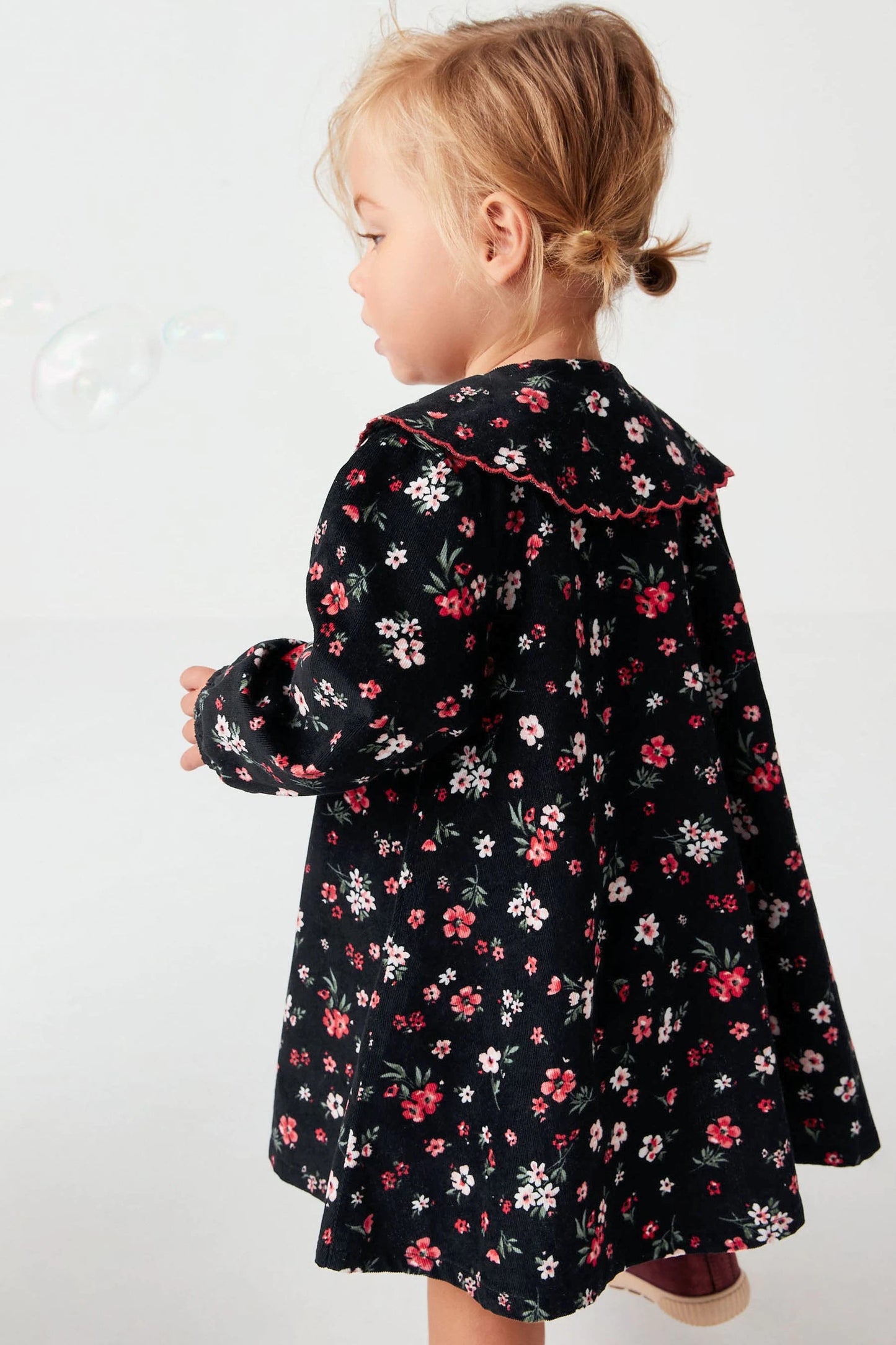 |BabyGirl| Vestido com Gola de Cordão Franzido Floral - Preto (3meses-7anos)