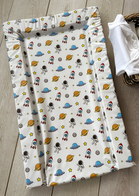 East Coast do berçário do trocador de fraldas do espaço Explorador